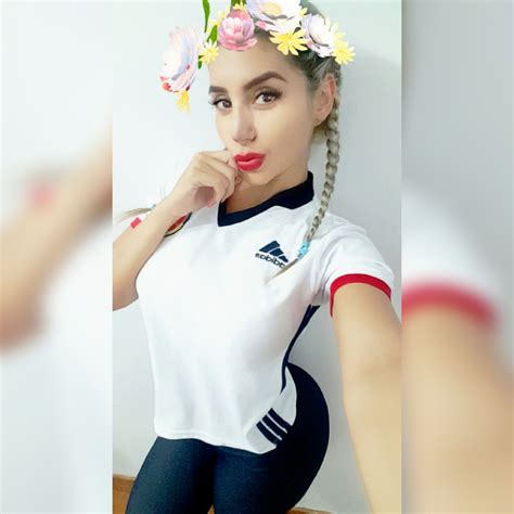 LIS VALDERRAMA on Twitter.